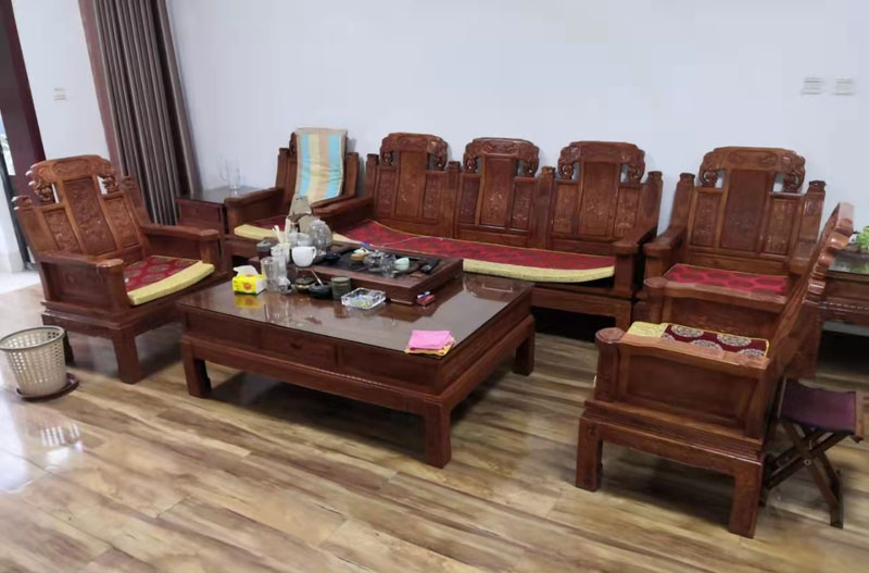 搬運(yùn)紅木家具